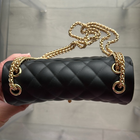 Quilted Matte Black Jelly Purse with adjustable Gold Chain Strap
BRAND NEW! - Picture 7 of 12